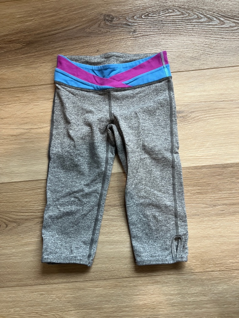 Ivivva lululemon girls Gray Capri Leggings pants size 8